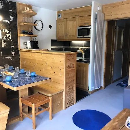 Cosy Avec Terrasse, 4 Personnes A Meribel Mottaret - Fr-1-411-932 *